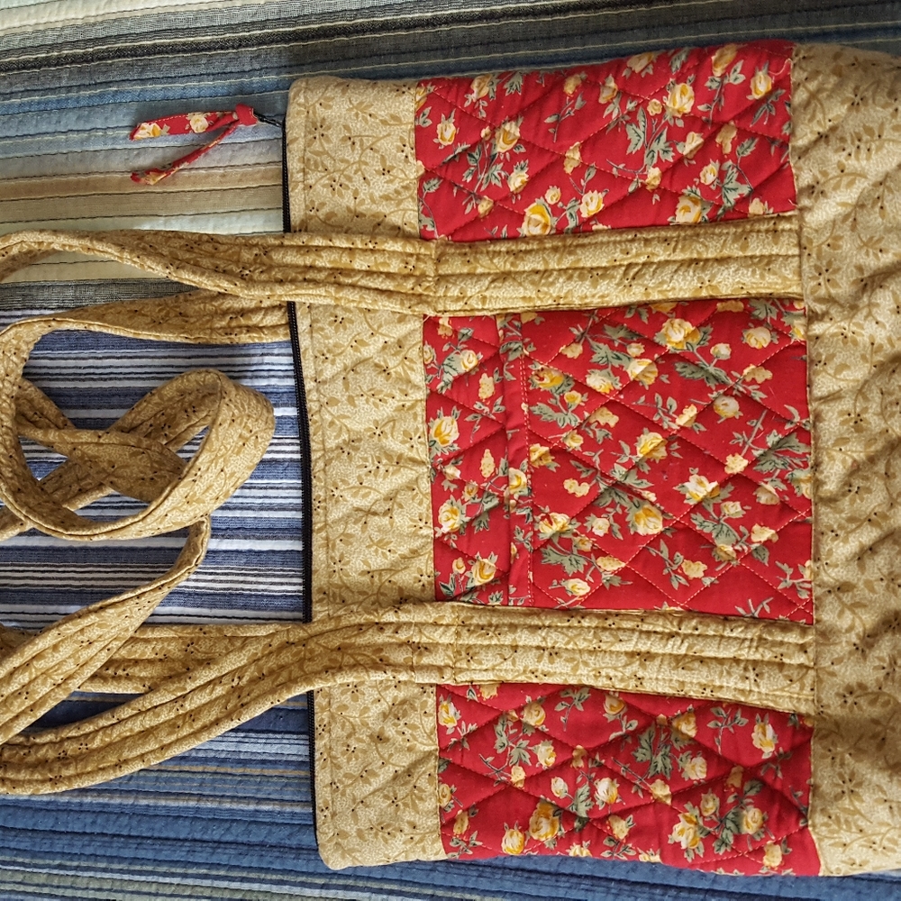 Floral quilt bag